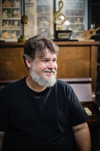 Clayton Prósperi lança álbum com participação de Toninho Horta, Marco Lobo e Teco Cardoso 