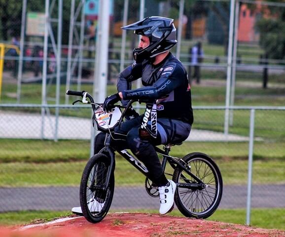 Campeonato Paulista de BMX começa com trespontanos na pista 