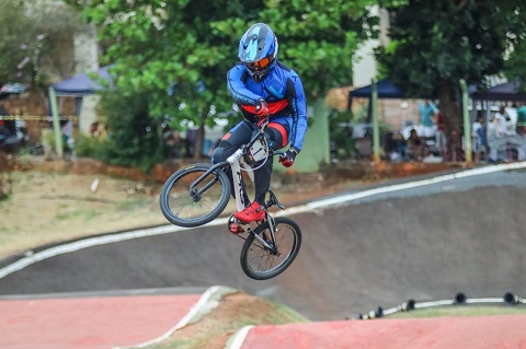  Piloto de BMX