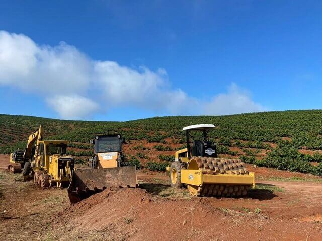 Máquinas obras na MG-167 entre Três Pontas e Varginha