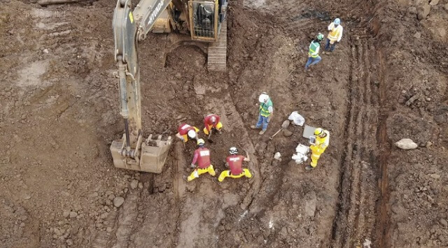 Bombeiros encontram ossada de possível vítima da tragédia em Brumadinho 