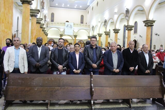 Autoridades m Missa Solene no Santuário N S d'Ajuda em TP