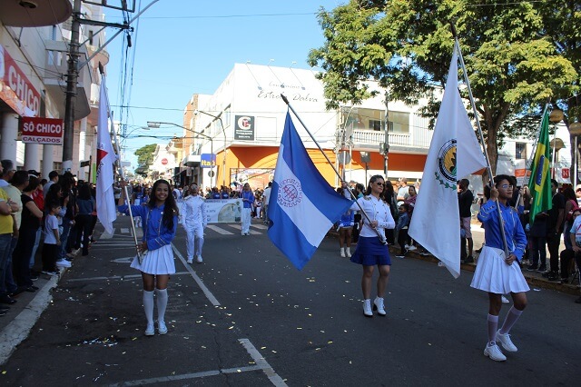 Fanfarra Milton Nascimento, da E. E. Dep. Teodósio Bandeira, no Desfile Cívico dos 165 anos de Três Pontas 