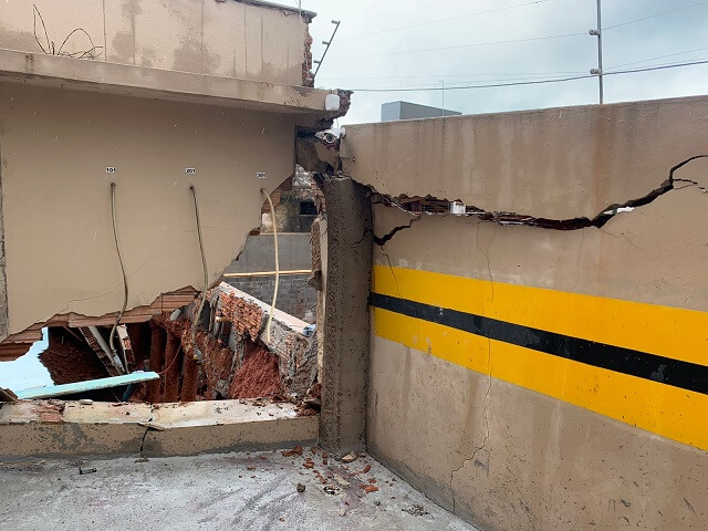Moradores deixam seus apartamentos após desabamento de muro e trincas surgirem na garagem de prédio em Três Pontas