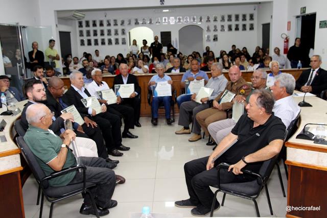 Homenagem aos pais abre semana de trabalhos na Câmara Municipal de Três Pontas