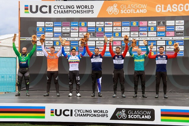 Mundial de Ciclismo 2023: Gustavo Mesquita vence e comemora o 4º título mundial