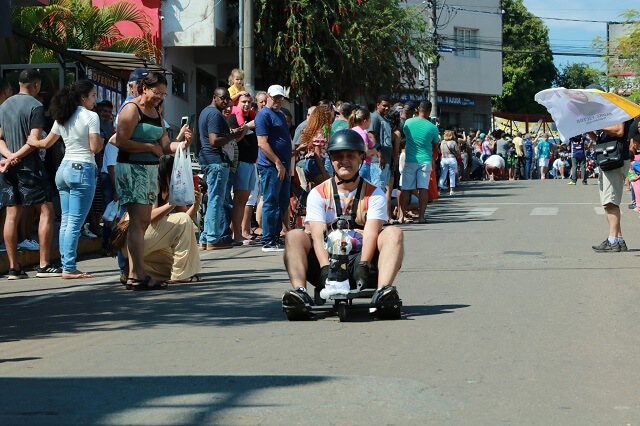 Trolada das Virtudes atrai mais de 200 participantes em uma manhã de diversão, solidariedade e honra ao Beato Padre Victor