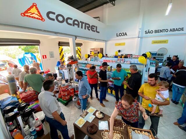 Cocatrel inaugura loja agropecuária em São Bento Abade e reforça apoio aos produtores rurais da região