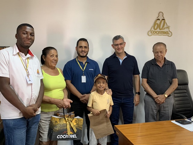 Cocatrel recebe a visita do pequeno grande fã Thobias