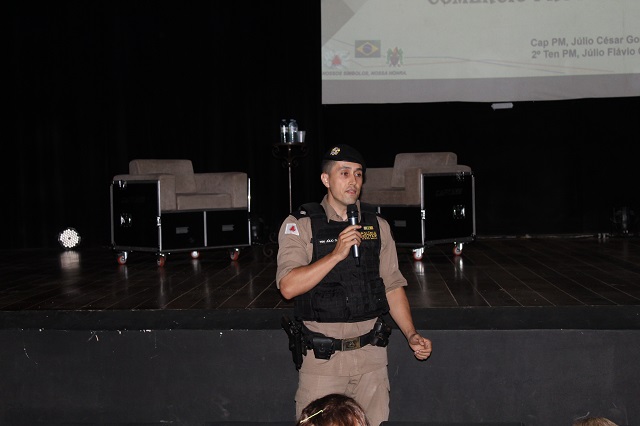 Operação Natalina: PM apresenta realidade local sobre furtos praticados no comércio para que trespontanos possam aplicar dicas de segurança