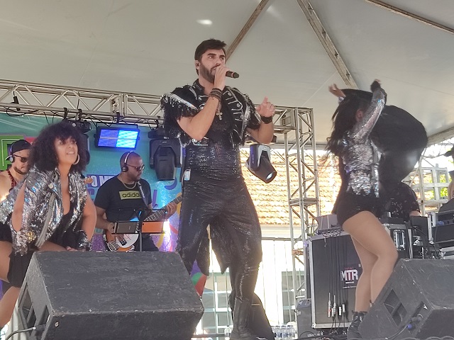 Camisa 10 e Batucada Tambanauê fecham o Carnaval de Três Pontas