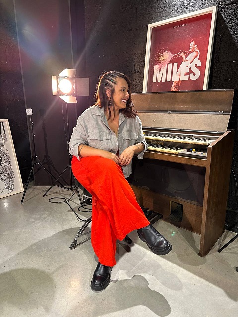 Natashha lança EP com mescla de gêneros, tendo a música como lugar de sonho e força diante dos desafios cotidianos