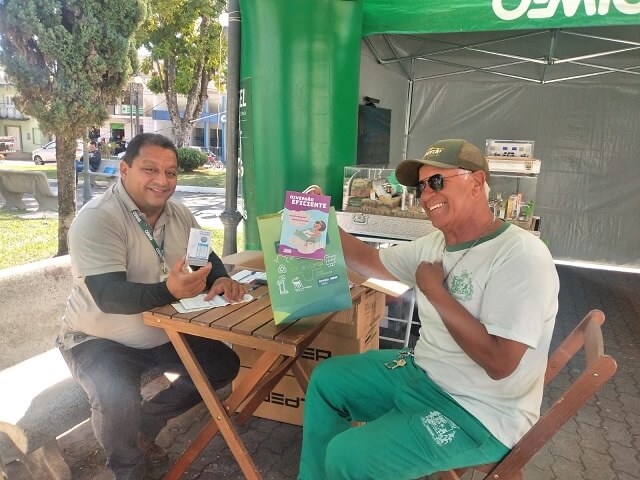 Programa de Eficiência Energática Trespontanos podem trocar lâmpadas de casa gratuitamente na Tenda da Cemig