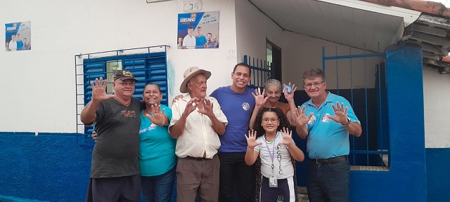 Luisinho e Maycon Machado recebem o carinho das pessoas em reuniões e caminhadas pelos bairros