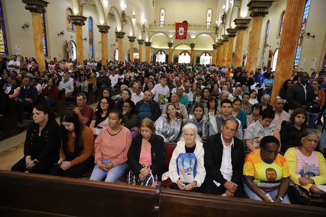 Centenas de romeiros chegam a Três Pontas para homenagear o Beato Padre Victor