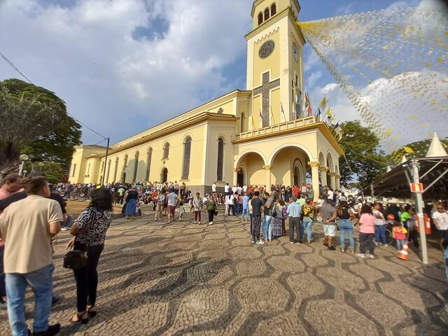 Centenas de romeiros chegam a Três Pontas para homenagear o Beato Padre Victor