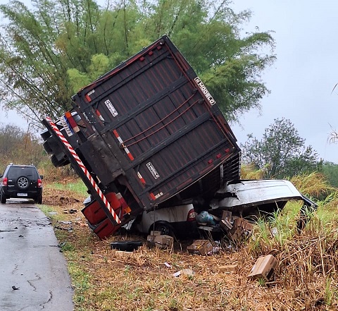 Homem morre em grave acidente entre Elói Mendes e Paraguaçu
