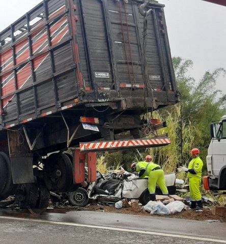 Homem morre em grave acidente entre Elói Mendes e Paraguaçu