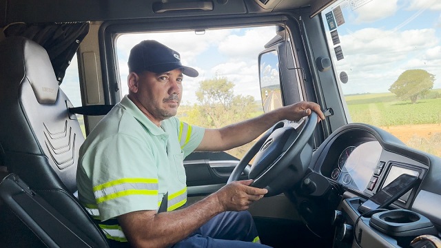 Quase metade dos ocupantes de veículos comerciais que trafegam no sul de Minas não utilizam cinto de segurança, aponta pesquisa
