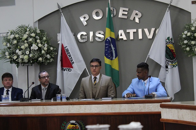 Primeira reunião da Câmara começa com dois projetos na Ordem do Dia. Veja ainda: prefeito entrega propostas ao Legislativo