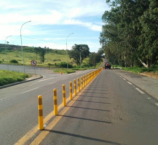 Segurança reforçada: balizadores são instalados em trecho da MG-167, em Três Pontas