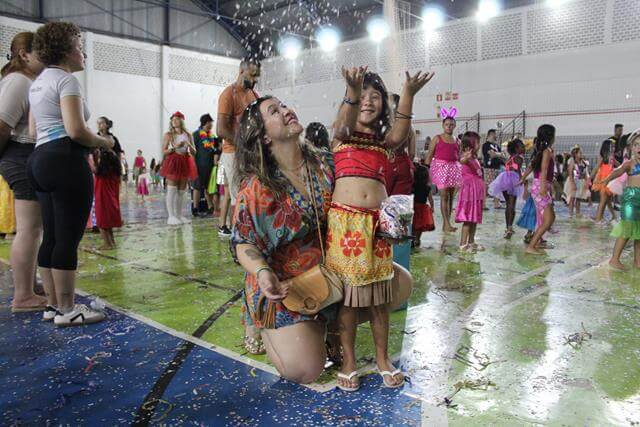 Carnaval das Escolinhas no TOC: alegria e solidariedade marcam a festa