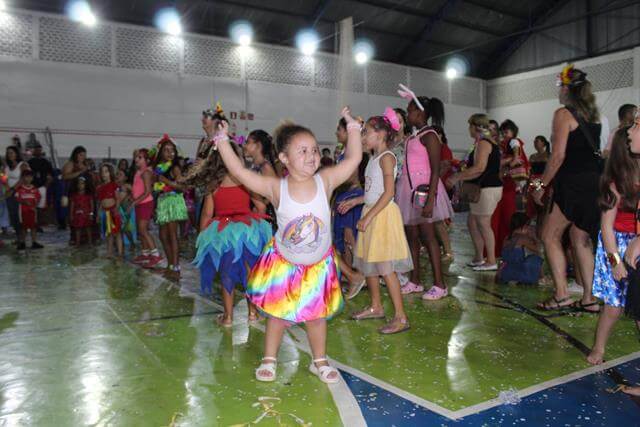 Carnaval das Escolinhas no TOC: alegria e solidariedade marcam a festa
