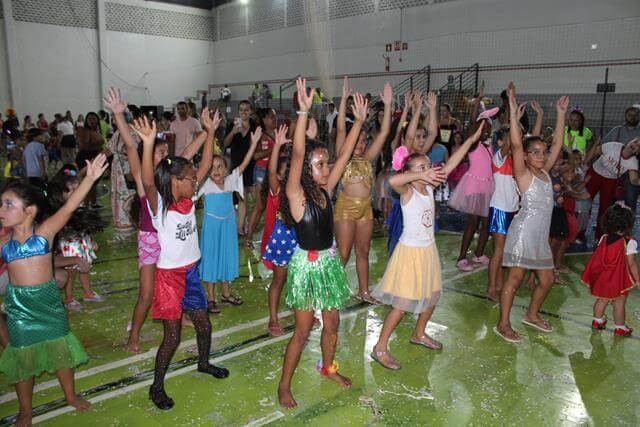 Carnaval das Escolinhas no TOC: alegria e solidariedade marcam a festa