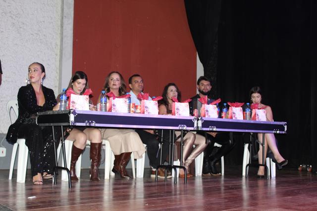 Júlia Fernandes é eleita Rainha do Viva Três Pontas Rodeio Festival 2025