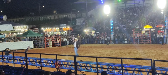 Fernando e Sorocaba na segunda noite do Viva Três Pontas Rodeio Festival