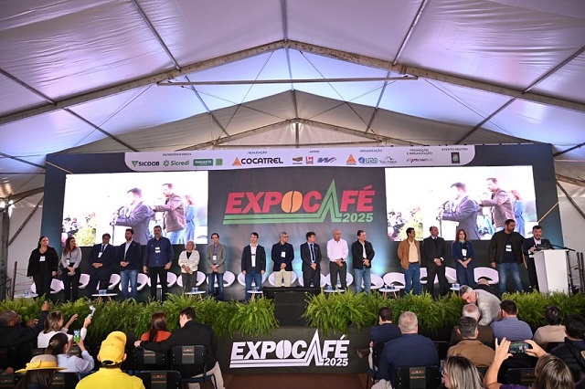 Casa cheia, bons negócios e muito café. Sucesso já no 1º dia da Expocafé em Três Pontas