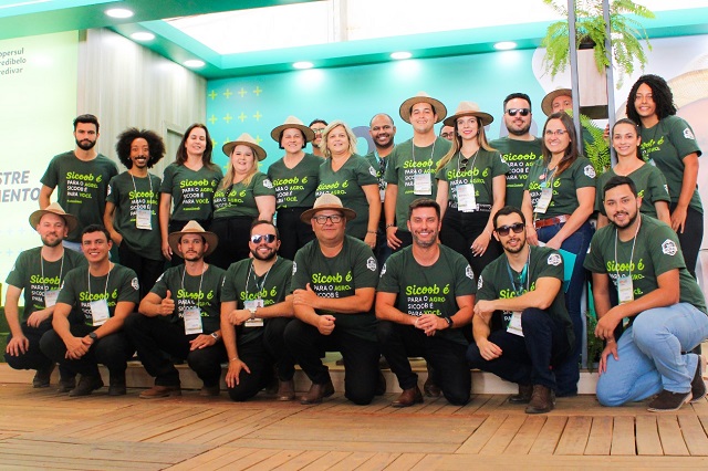 Unidas pelo agro: cooperativas Sicoob levam soluções financeiras e educação à Expocafé 2025