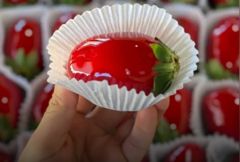 Morango do Amor: doce viral conquista paladares e apresenta nova receita irresistível