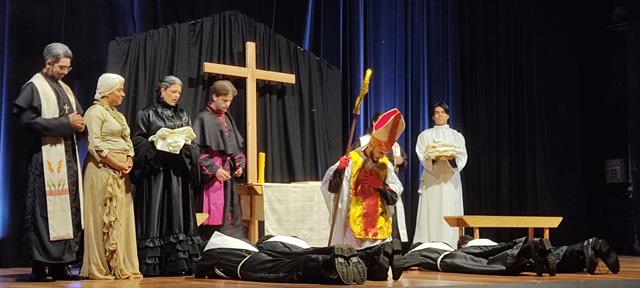 Espetáculo sobre Padre Victor emociona público 