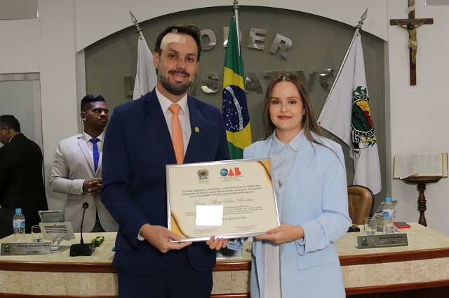 Legislativo e OAB Três Pontas realizam homenagem referente ao Dia do Advogado