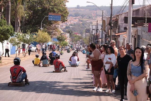 Trolada das Virtudes abre Festa do Padre Victor com alegria, fé e tradição em Três Pontas