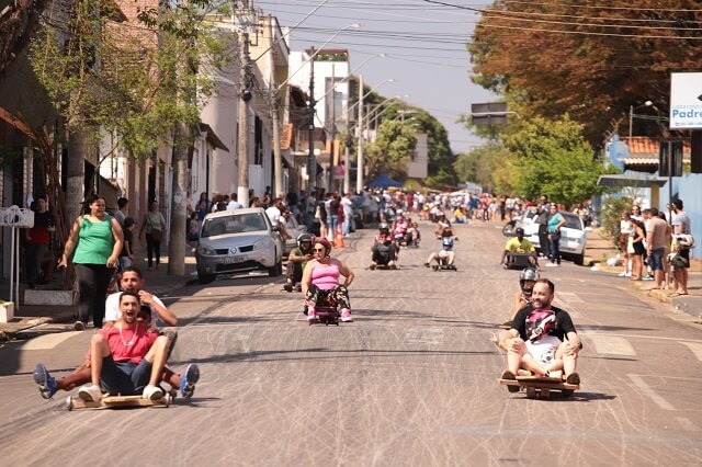 Trolada das Virtudes abre Festa do Padre Victor com alegria, fé e tradição em Três Pontas