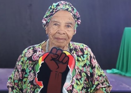 Xande de Pilares encerra Festa da Consciência Negra e Afromineiridade em Três Pontas