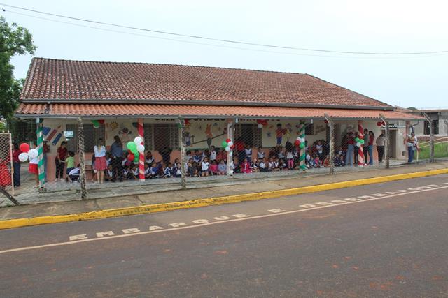 Papai Noel dos Correios transforma manhã do CMEI Cônego Francisco em um espetáculo de afeto, gratidão e esperança