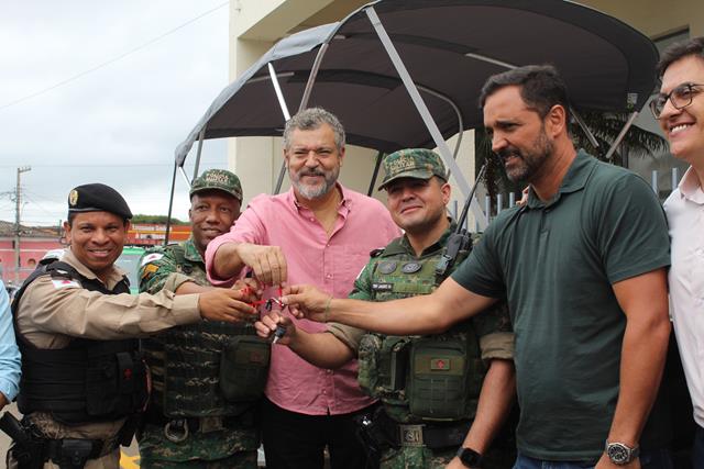 Deputado Caixa cumpre agenda em Três Pontas ao lado de Diego Andrade e entrega embarcação à PM de Meio Ambiente 