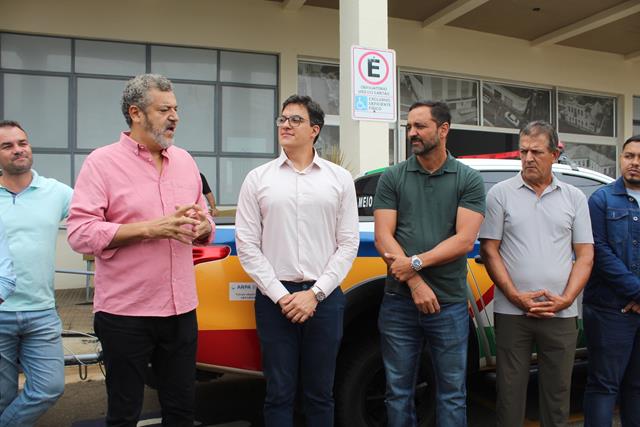 Deputado Caixa cumpre agenda em Três Pontas ao lado de Diego Andrade e entrega embarcação à PM de Meio Ambiente 