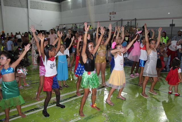 Carnaval das Escolinhas leva alegria, música e solidariedade ao TOC nesta quinta-feira