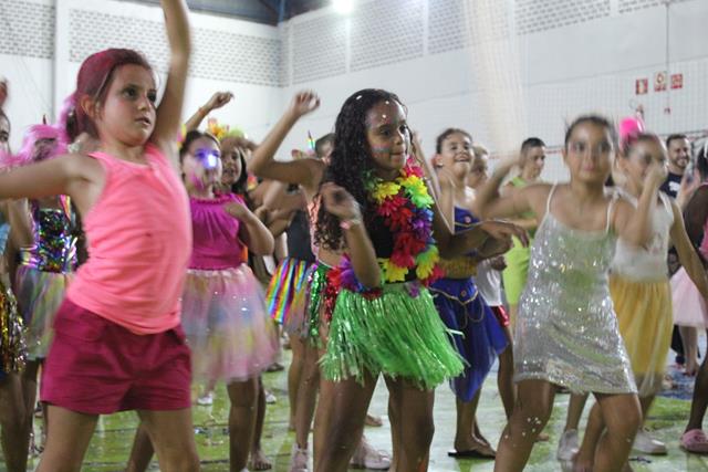 Carnaval das Escolinhas leva alegria, música e solidariedade ao TOC nesta quinta-feira