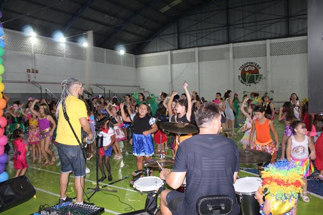 Carnaval das Escolinhas leva alegria, música e solidariedade ao TOC nesta quinta-feira