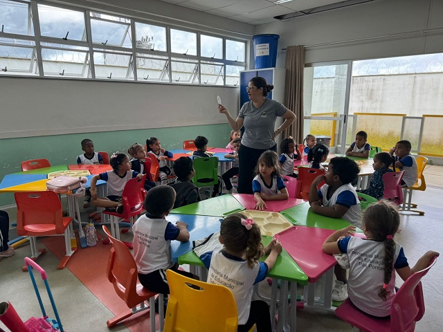 Ano letivo começa de forma escalonada na rede municipal