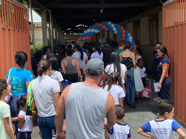 Ano letivo começa de forma escalonada na rede municipal