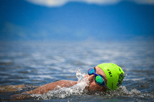 OLHAR DE MULHER / Do interior de Minas ao mar aberto: aos 55 anos, Maria Rosa transforma cada braçada em superação