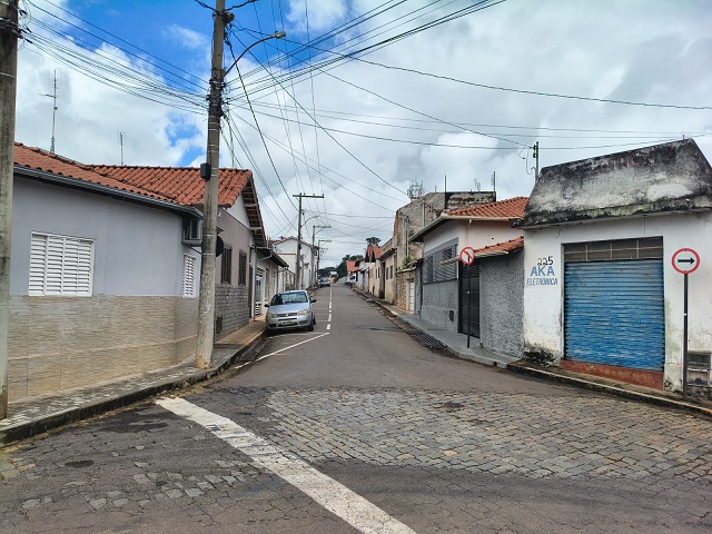 Prefeitura vai iniciar teste com mão dupla na Travessa das Flores