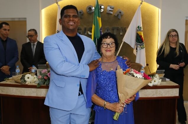 Câmara de Três Pontas realiza homenagem às mães durante sessão especial