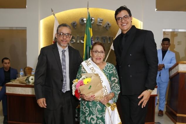 Câmara de Três Pontas realiza homenagem às mães durante sessão especial